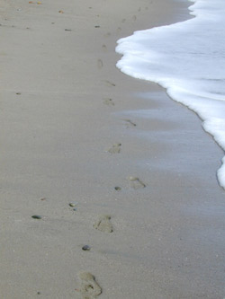 walking on the beach, photo ©2001, myJanee.com